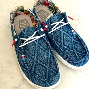 Women’s size 9 hey Dudes. Very gently worn, denim look.